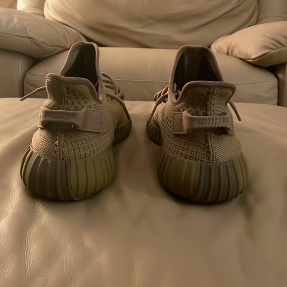 Yeezy Earth - Picture 2 of 16